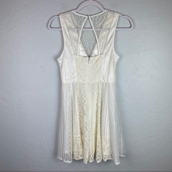 BCBGeneration Lace Fit‎ Flare Sleeveless Backless Mini Dress in White Women's 2 - Picture 12 of 12